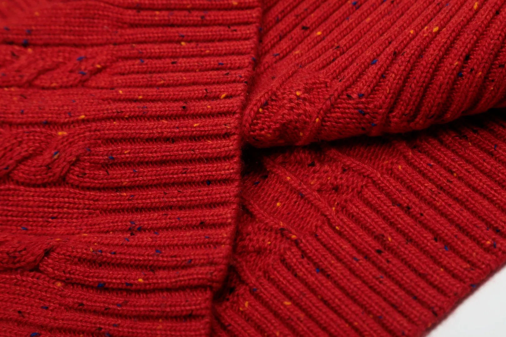 P166 💰 "Top quality" Style number: DS058# (on sale all year round) [Ralph Lauren wool blended pony embroidered logo twist knitted short sleeves] ✅Ralph Lauren gradient multi-color dot versatile hemp knitted round neck short sleeves for all seasons ✅15% merino cotton wool 85% wool blended clean and clear texture ✅ZP quality 1:1 version Scan the code to enter the GF website Counter quality ✅Details and quality are the only one in Guangzhou. Imported quality wool. Focus on high-end. Cost-effective. Needless to say good quality. ✅Restore the original version. The maximum size can be worn up to 150 pounds. Loose, comfortable and stress-free.